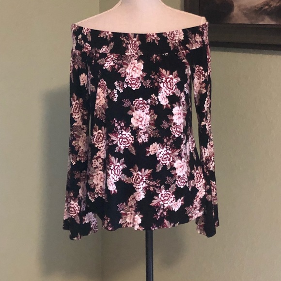 Off the shoulder top NWOT - Picture 1 of 4